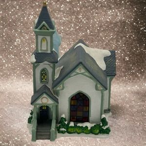 Santa's Workbench Cedar Valley Chapel Lighted Building Towne Series Christmas